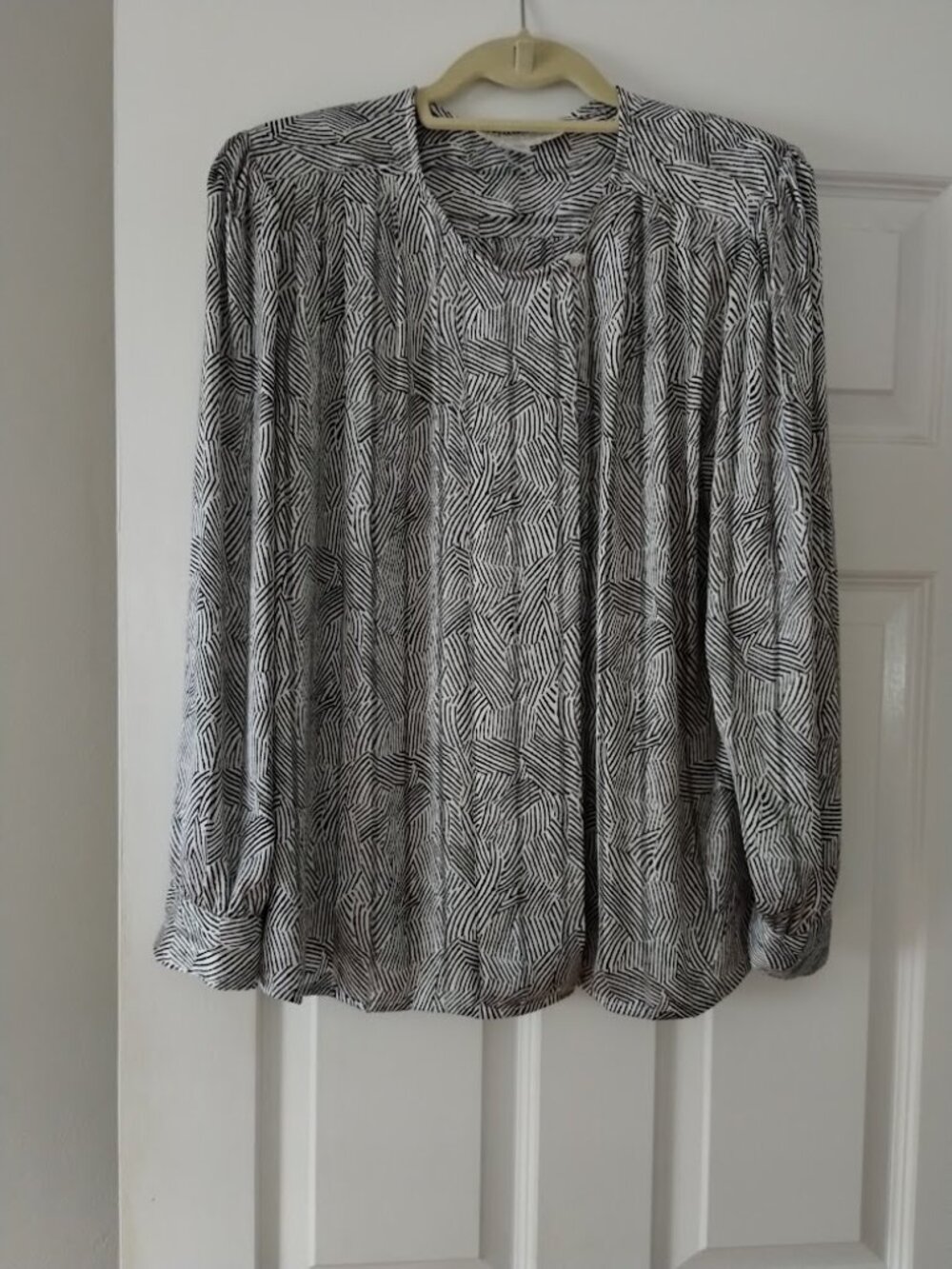 Vintage La Chine Classic By Galinda Wang Blouse Hidden Buttons, Shoulder Pads 14
